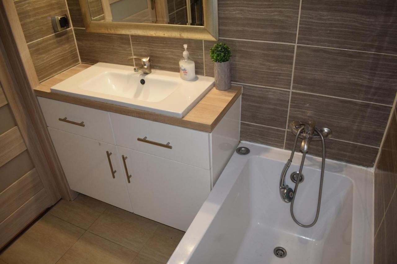 Apartament M-5 - 74M2 - Free Parking Częstochowa Exterior foto